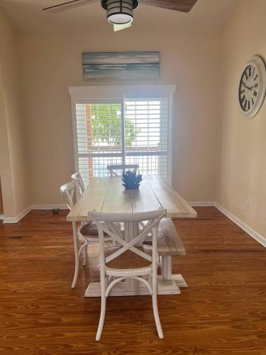 Fotografie z fotogalerie ubytování Waterfront Key West Style Home v destinaci Ellenton
