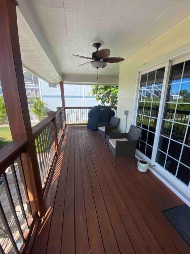 Balkón nebo terasa v ubytování Waterfront Key West Style Home