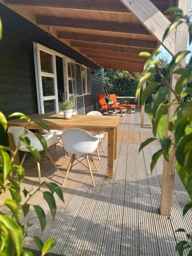 Μπαλκόνι ή βεράντα στο Chalet op mooie plek nabij het IJsselmeer Warns