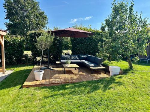 Κήπος έξω από το Chalet op mooie plek nabij het IJsselmeer Warns