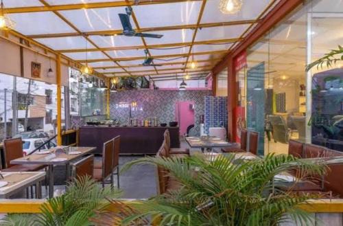 Posezení v ubytování Blossom Rooms Hotel Abhi Residency - Opp Cyber Tower- a Luxury Collection Hotel- Free Early Check-ins