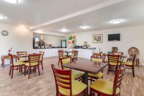 a restaurant with tables and chairs and a counter at Quality Inn Andrews in Andrews