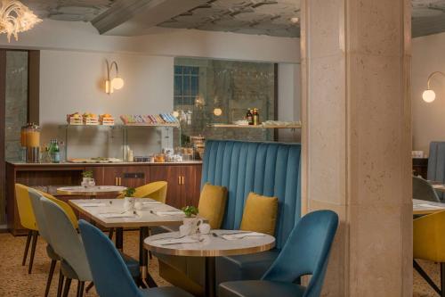 a restaurant with tables and chairs and a counter at NH Venezia Santa Lucia in Venice