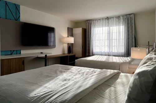 Postel nebo postele na pokoji v ubytování Sleep Inn & Suites