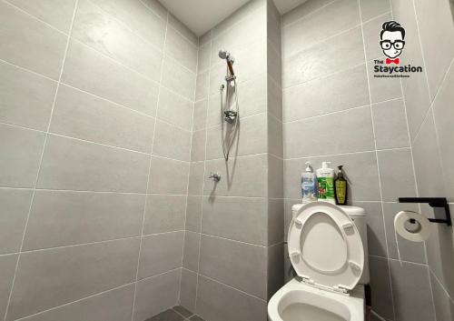 Ένα μπάνιο στο Staycation Homestay 70 Gem Suites