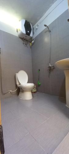 a bathroom with a toilet and a sink and a shower at Cha Ta Homestay & Trekking Tour Sa Pa in Sa Pa