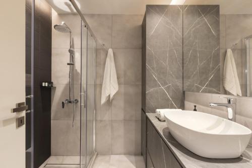 Classic Elegance in Ilisia