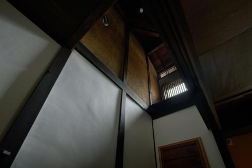 an empty room with a window and a ceiling at YADORU KYOTO HANARE Shirotaki No Yado in Kyoto