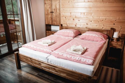 a bedroom with a bed with two towels on it at Rekreačný dom - Chata pod Lampášom in Terchová