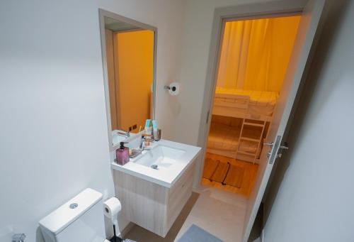 Koupelna v ubytování Luxury Modern Villa Noya Yas Island 5-Star Stay