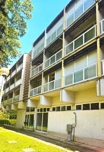 an apartment building with a parking meter in front of it at Stúdió 27 Csopak in Csopak