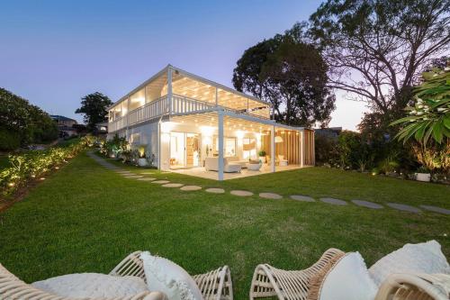 Taman di luar The Hideaway