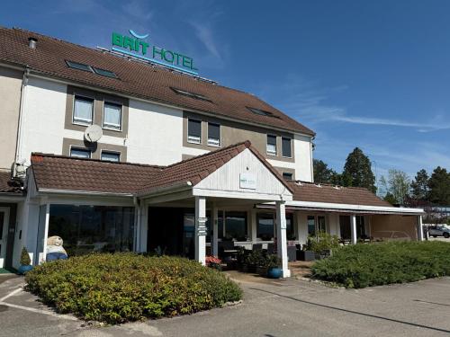 a hotel with a sign that reads exit hotel at Brit Hotel Besancon l'Horloge in Besançon