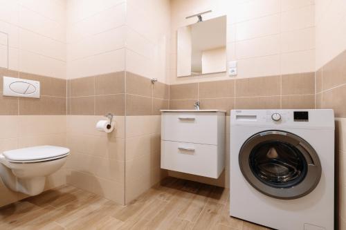 Ένα μπάνιο στο Apartments TGM 11