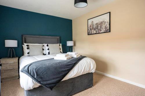 a bedroom with a bed with a green accent wall at Finlow Place in Dundee