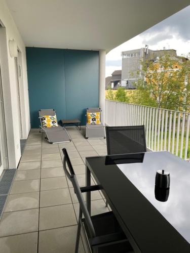 a balcony with a table and chairs on a building at Ebelsberger Terrassen in Linz