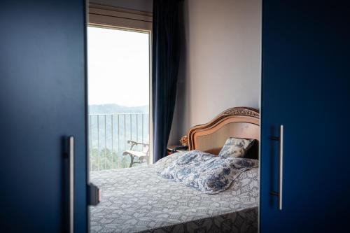 a bedroom with a bed with a view of a balcony at Sandy House, Vista Mare e Relax a La Culla in Culla