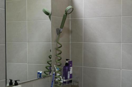 Ένα μπάνιο στο Atelier Vert