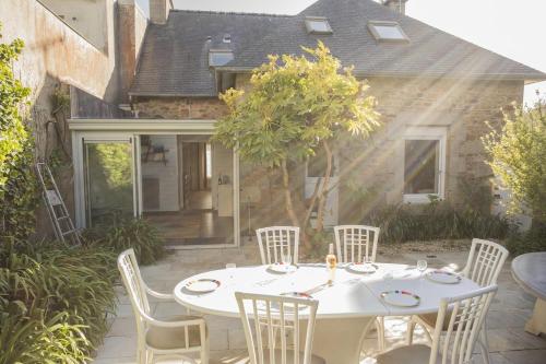 Large house 80m from the port of Paimpol