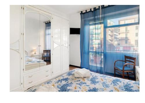 a bedroom with a bed and a mirror and a room at Casa del pescatore in Alassio
