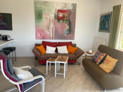 a living room with a couch and a table at Carpe Diem in Zipárion