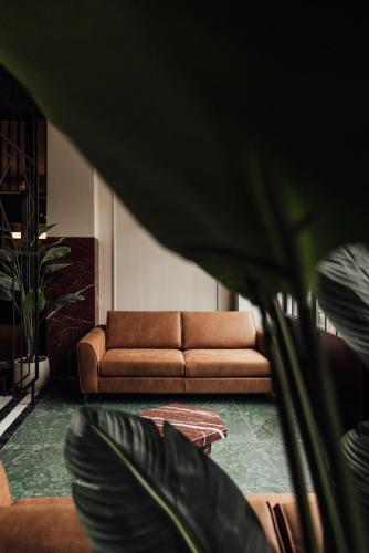 a couch in a living room with a couch at Getaway Studios Liège in Liège