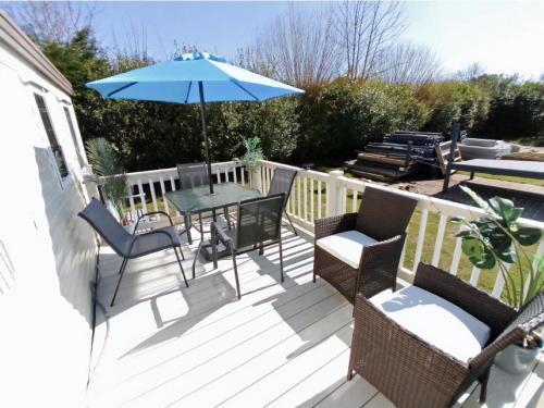 Ảnh trong thư viện ảnh của Charming Caravan To Hire At Breydon Water Holiday Park In Norfolk Ref 10003Tc ở Belton