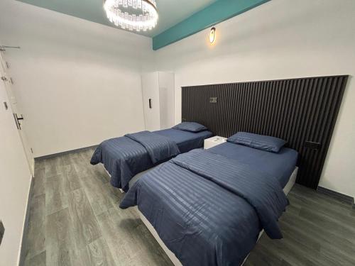 Ένα ή περισσότερα κρεβάτια σε δωμάτιο στο B L Inn