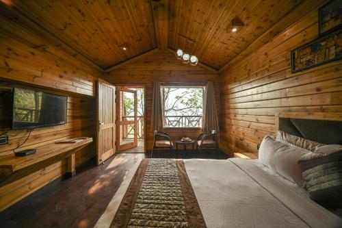 Postel nebo postele na pokoji v ubytování Aavaas Hill Resort