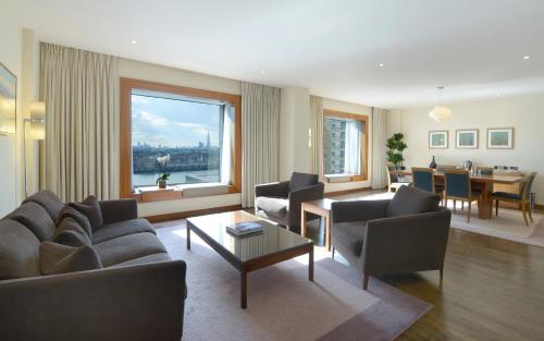Canary Riverside Plaza Hotel Image