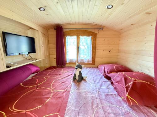 Ένα ή περισσότερα κρεβάτια σε δωμάτιο στο Camping Le Clocher de Neyran