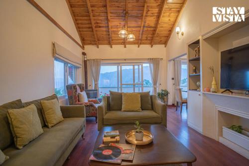 Μια τηλεόραση ή/και κέντρο ψυχαγωγίας στο StayVista at Little Frida with Bonfire, BBQ