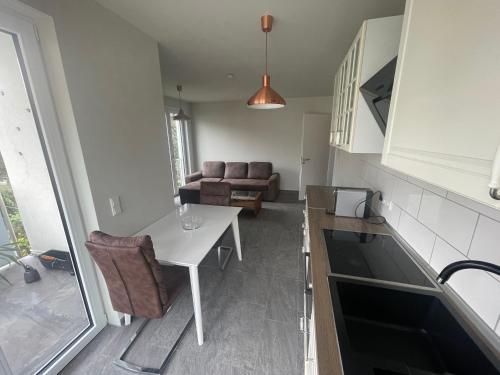 Η κουζίνα ή μικρή κουζίνα στο Helle und gemütliche Neubauwohnung in Lüstringen