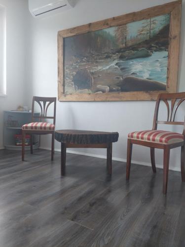 a room with two chairs and a painting on the wall at Mia Pálava in Mikulov