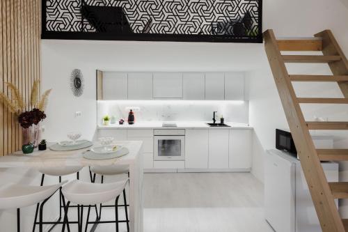 Goldie Central Apartment