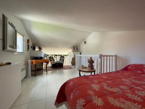 a bedroom with a red bed and a living room at Duplex Cozy - Piscine - Vue Mer in Carqueiranne