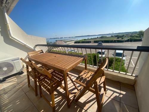 PORT CAMARGUE – BEL APPARTEMENT CLIMATISÉ AVEC VUE MER, TERRASSE PARKING – 4 PERSONNES