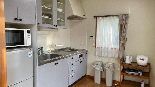 Cuisine ou kitchenette dans l'établissement Cottage Ginkai Fuji