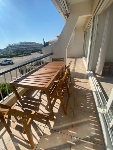 PORT CAMARGUE – BEL APPARTEMENT CLIMATISÉ AVEC VUE MER, TERRASSE PARKING – 4 PERSONNES