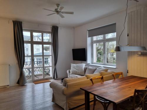 a living room with a couch and a table at Ferienwohnung mit Meerblick & 2 Balkonen in Sassnitz