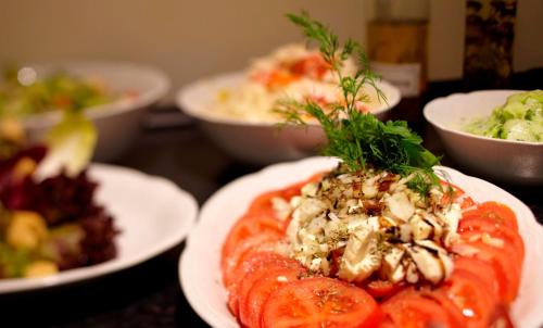 a plate of food with tomatoes on a table at Hotel Gasthof Zur Post in Königstein in der Oberpfalz