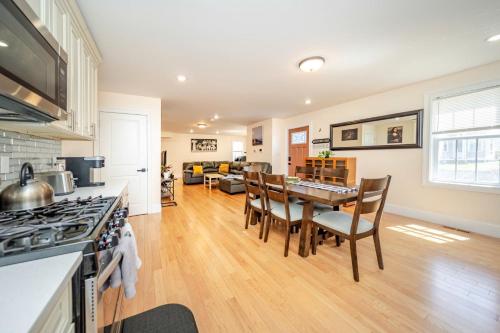 a kitchen and living room with a table and chairs at 37 - 3BR Quincy - Cozy Townhouse near Adams Park in Quincy