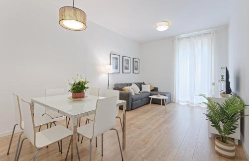 CENTRAL & BRIGHT APARTMENT!!