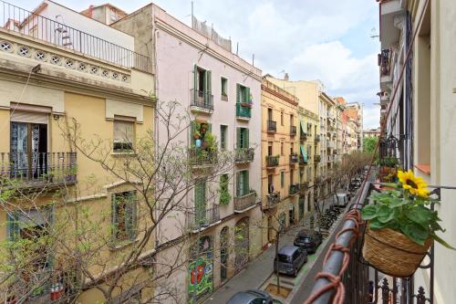 CENTRAL & BRIGHT APARTMENT!!