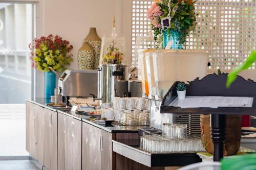a kitchen with a counter with dishes and vases at Sabai Sabana in Pattaya Central