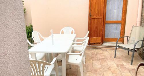 Ruang duduk di 5 Min to Costa Smeralda - A Typical Sardinian House - Stazzo Lughente