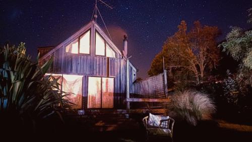 a house at night with a starry sky at Adventure Base in Ohakune