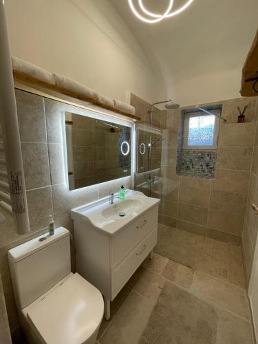 Ένα μπάνιο στο Casa Rosa