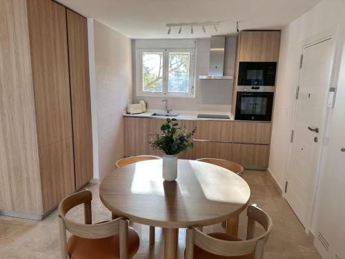 Modern beachfront apartment 2 Bdrm , incredible views
