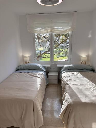 Modern beachfront apartment 2 Bdrm , incredible views